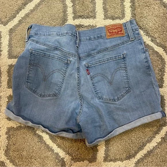 Levi Denim Women’s Shorts - Picture 2 of 4